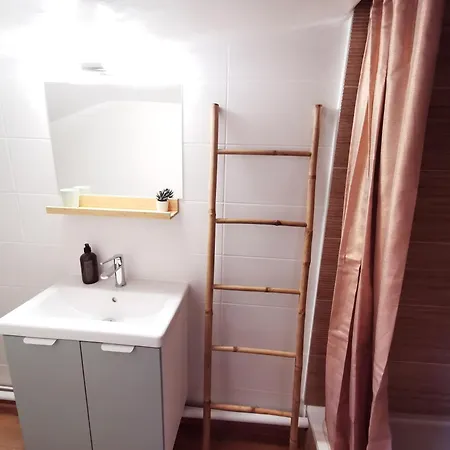 Cosy Traversant Apartment *