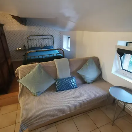 Cosy Traversant Apartment Sainte-Foy-les-Lyon